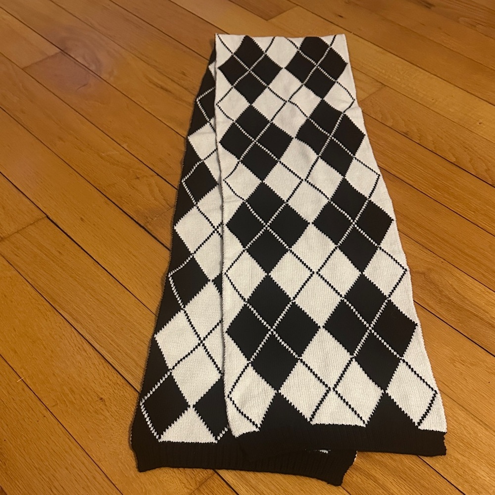 Black and White Argyle Knit Scarf